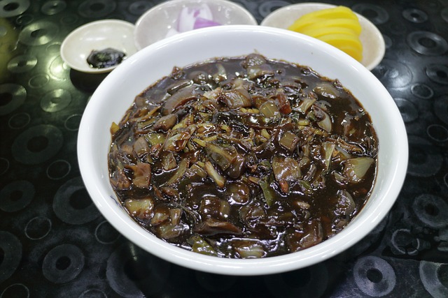 짜장면 (炸酱面, Zhajiangmian)